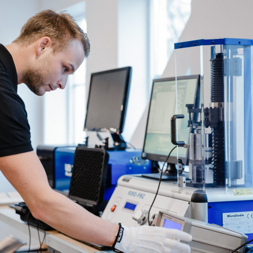 Momentum Group acquires KmK Instrument – strengthens its position in measurement technology